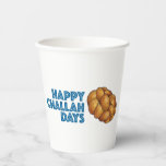 Happy Challah Days Feestdagen Hanukkah Chanukah Papieren Bekers<br><div class="desc">Papieren bekerontwerp heeft een originele illustratie van een brood gevlochten challahbrood, met HAPPY CHALLAH DAYS in een leuk lettertype. Ideaal voor het vieren van Chanoeka en de joodse feestdagen. Dit ontwerp is ook beschikbaar op andere producten. Ook zijn er tal van extra food thema illustraties verkrijgbaar bij deze winkel. Zie...</div>