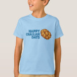 Happy Challah Days Feestdagen Hanukkah Chanukah T-shirt<br><div class="desc">Design heeft een originele illustratie van een brood gevlochten challahbrood, met HAPPY CHALLAH DAYS in een leuk lettertype. Ideaal voor het vieren van Chanoeka en de joodse feestdagen. Dit ontwerp is ook beschikbaar op andere producten. Ook zijn er tal van extra food thema illustraties verkrijgbaar bij deze winkel. Zie je...</div>