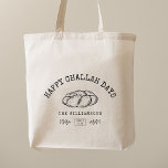 Happy Challah Days Hanukkah Custom Familienaam Nam Tote Bag<br><div class="desc">Fijne Challah Days! Moderne Chic Retro Typography Custom Family Name Hanukkah canvas tas met een schattige afbeelding van de challah en harttwigs rond het jaar dat werd ingesteld.</div>