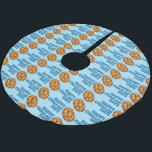 Happy Challah Days Joodse Feestdagen Hanukkah Kerstboom Rok<br><div class="desc">De boomrok van de feestdag kenmerkt een originele telleraar illustratie van een heerlijk blad van challah brood, met HAPPY CHALLAH DAYS in een leuk doopvont, die op een blauwe achtergrond wordt gedrukt. Ideaal voor feestversiering! Dit ontwerp is ook beschikbaar op andere producten. Zie je niet wat je zoekt? Hulp nodig...</div>