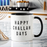 Happy Challah Days Schattigee vakantiepun Mok<br><div class="desc">Voeg een beetje humor toe aan je Chanoeka met deze super leuke mok. Het ontwerp is voorzien van "Happy Challah Days" in een modern zwart bloklettertype.</div>