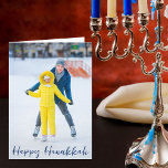 Happy Chanoeka Foto Modern Blauw Script Gevouwen Feestdagen Kaart<br><div class="desc">Moderne aanpasbare Joodse volledige foto verticale Chanoeka kaart met een winterfoto van uw kind of gezin met blauwe script overlay. Voeg nog een favoriet Chanoeka afbeelding toe aan de binnenkant en pas je eigen Happy Chanoeka boodschap van liefde en licht aan.</div>