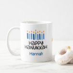 Happy Chanoeka Kinder Schattige naam Mok<br><div class="desc">Personaliseer het! Tweezijdig afdrukken met deze Schattige Kinder Happy Chanoeka-Mok met naampersonalisatie. Magnetron- en vaatwasmachinebestendig Ontworpen voor 11 oz mok / 15 oz mok is ook beschikbaar.</div>