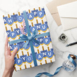 Happy Chanoeka Star van David Snowflakes Wit Blauw Cadeaupapier<br><div class="desc">Maak je klaar om je Chanoeka-vieringen op te lichten met ons Happy Chanoeka-inpakpapier met sneeuwvlokken,  Star of David en Happy Chanoeka geschreven in een trendy lettertype. Dit inpakpapier voegt een speciaal tintje toe aan je Chanoeka-geschenken. Wikkel je liefde en warme wensen met dit prachtige inpakpapier. Fijne Chanoeka!</div>