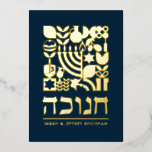 Happy Chanukah Hanukah Hebrew Greeting Folie Card Feestdagenkaart<br><div class="desc">Happy Chanoeka / Chanoeka Modern Geometrische Vakantie Groeten in Echte Gouden Folie op Donkere Marine. Hebreeuws: "Chanoeka". Menorah, Dreidel, Donuts, Stars & Olijfolie... Ze zijn er allemaal. Joodse Chanoeka Symbolen Ruimte om uw gepersonaliseerde tekst op de voorkant en achterkant toe te voegen. Gelukkige Chanoeka wensen. Deze chique, mooie, look, is...</div>