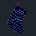 HAPPY CHANUKAH Hebreeuws Love Joy Peace DARK BLUE Kleine Kerstsok<br><div class="desc">Donkerblauw HAPPY CHANUKAH kous met zilverkleurige Star of David patroon en LOVE JOY PEACE geschreven in het Engels en Hebreeuws. De plaatsaanduiding begroeting en naam zijn aanpasbaar, zodat u jouw namen kunt toevoegen of de begroeting kunt wijzigen. Zelfde ontwerp op de achterzijde. Ideale manier om uw kleine Chanoeka-geschenken te cadeaus....</div>