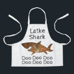 Happy Chanukah Latke Shark Schort<br><div class="desc">Happy Chanukah Latke Shark apon. Personaliseer door tekst te schrappen en uw toe te voegen. Gebruik uw favoriete doopvontstijl, kleur, en grootte. Ben zeker om grootte en riem kleur te kiezen. Alle ontwerpelementen kunnen naar andere Zazzle-producten worden overgebracht en bewerkt. Happy Hanukkah! Bedankt om langs te stoppen. Veel waardering! Grootte:...</div>