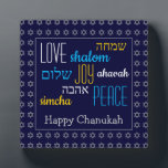 HAPPY CHANUKAH Love Joy Peace HEBREW Persoonlijk Fotoplaat<br><div class="desc">Dit is een kleurrijke feestelijke desktopplak met faux Silver Star van David in een subtiel patroon tegen een diepe blauwe achtergrond. De woorden LOVE JOY PEACE, inclusief hun Hebreeuwse vertalingen, hebben een kleurencode. De tekst is aanpasbaar in hoesje dat u wilt wijzigen. HAPPY CHANUKAH is geschreven in faux Silver en...</div>