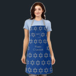 HAPPY CHANUKAH | Ster van David | Monogram blauw Schort<br><div class="desc">Stijlvol KANUKAH-Schort met faux Silver STAR van het DAVID-patroon tegen een Israëlische blauwe achtergrond. In het midden is er een tekst met de tekst HAPPY CHANUKAH in faux Silver-typografie. Bovenaan staat een MONOGRAM, die je kunt vervangen door je eigen MONOGRAM. Overeenkomende objecten beschikbaar. Geweldig geschenk voor Hanukkah en het hele...</div>