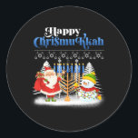Happy Chrismukkah Jewish Kersthanukkah Ronde Sticker<br><div class="desc">Kerstkerstjongens Kinder Mannen. Grappig Humor grafisch t-shirt voor degenen die geloven in Santa Claus,  love Deer,  Reindeer,  Elf,  Elves,  zingende liedjes,  feestversieringen,  boom,  pet,  sokken Dit kerstt-shirt met een grafisch cadeau is geweldig voor Kerstmis</div>