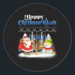 Happy Chrismukkah Jewish Kersthanukkah Ronde Sticker<br><div class="desc">Kerstkerstjongens Kinder Mannen. Grappig Humor grafisch t-shirt voor degenen die geloven in Santa Claus,  love Deer,  Reindeer,  Elf,  Elves,  zingende liedjes,  feestversieringen,  boom,  pet,  sokken Dit kerstt-shirt met een grafisch cadeau is geweldig voor Kerstmis</div>