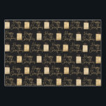 Happy Christmas goud en zwart inpakpapier<br><div class="desc">Het "Happy Christmas" gouden en zwarte inpakpapier heeft een verfijnd en feestelijk ontwerp met een luxe kleurenschema. De achtergrond is een diep, rijk zwart, waardoor een gedurfd contrast ontstaat met de glinsterende gouden tekst die "Happy Christmas" leest in een elegant, cursief of script-achtig lettertype. Het ontwerp kan subtiele gouden accenten...</div>
