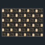 Happy Christmas goud en zwart inpakpapier<br><div class="desc">Het "Happy Christmas" gouden en zwarte inpakpapier heeft een verfijnd en feestelijk ontwerp met een luxe kleurenschema. De achtergrond is een diep, rijk zwart, waardoor een gedurfd contrast ontstaat met de glinsterende gouden tekst die "Happy Christmas" leest in een elegant, cursief of script-achtig lettertype. Het ontwerp kan subtiele gouden accenten...</div>