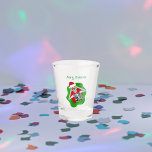 Happy Christmas Skeleton in Wavy Bright Circle Pet Shot Glas<br><div class="desc">Dit glasborrelglas heeft een vrolijk skelet met een rode kerstmuts in bont met sneeuwvlokken ornamenten tot aan zijn ogen in een felrode en groene golvende cirkelvorm. Pas de Merry kersttekst aan met de sjabloon.</div>