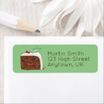 Happy Christmas UK Britse taart plak feestelijk Etiket<br><div class="desc">Het Britse ontwerp heeft een originele markeerillustratie van een heerlijke plak Britse kersttaart, overgoten met holly bladeren en bessen. Ideaal om de feestelijke periode te vieren! Dit Engelse kersttaartontwerp is ook beschikbaar op andere producten. Zie je niet wat je zoekt? Neem contact op met Rebecca om iets speciaal voor jou...</div>