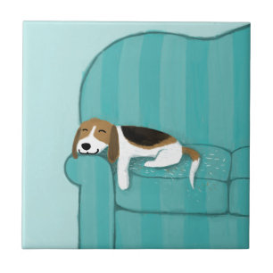 Happy Couch Dog - Cute Beagle Slapen   Pet Art Tegeltje