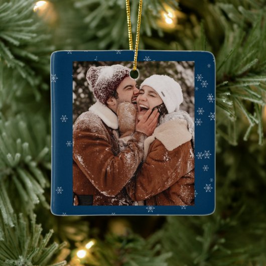 Happy Couple CUSTOM Duitse Blauwe Sneeuw Kerstmis Keramisch Ornament (Boom)