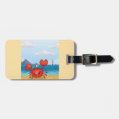 Happy Crab on Beach with Lighthouse Bagagelabel (Voorkant horizontaal)