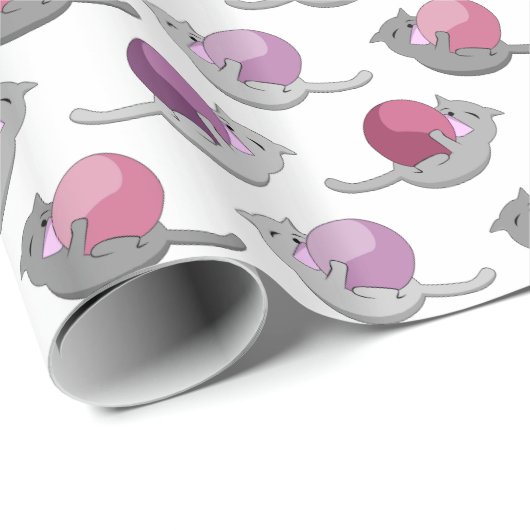 Happy Cute Cats Playing with Balls Cadeaupapier (Rol Hoek)