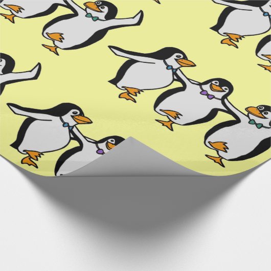 Happy Dancing Penguins Birthday Party Cadeaupapier (Hoek)