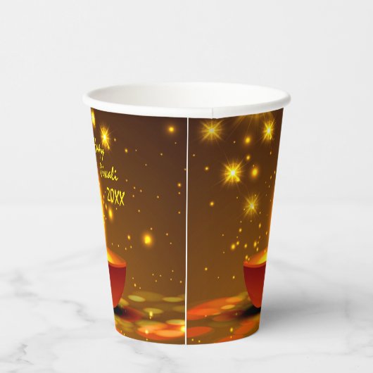 Happy Diwali 20xx Diya Yellow Flame Sparkles Papieren Bekers (Rechts)