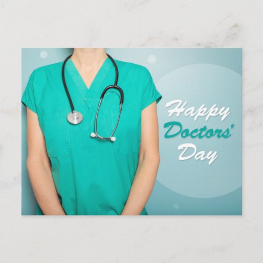 Happy Doctors Day Female in Scrubs and Stethoscope Feestdagenkaart (Voorkant)