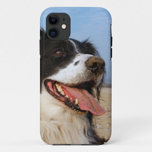 Happy dog op het strand Case-Mate iPhone case (Achterkant)