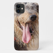 Happy dog op het strand Case-Mate iPhone case (Achterkant)