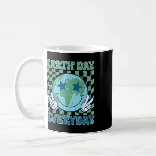 Happy Earth Day 2025 Retro Groovy Earth Day Everyd Koffiemok (Links)