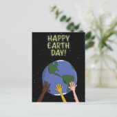 Happy Earth Day Hands Holding Planet in Space Feestdagenkaart (Staand voorkant)