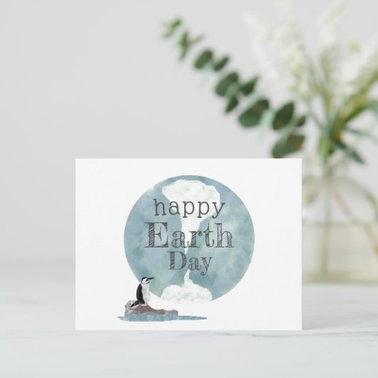 Happy Earth Day Penguin en Planet Briefkaart (Staand voorkant)