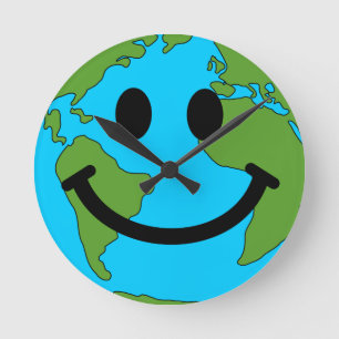 Happy Earth Face Wall klok