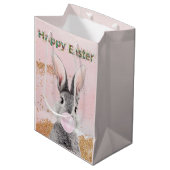 Happy Easter Bunny blaast Pink Bubble Gum Medium Cadeauzakje (Voorkant Gekanteld)