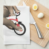 Happy Elephant op Tricycle Theedoek (Quarter Fold)