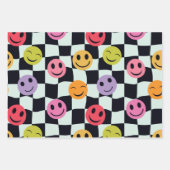 Happy Faces op verwrongen zwart-wit dambord Inpakpapier Vel (Voorkant 3)