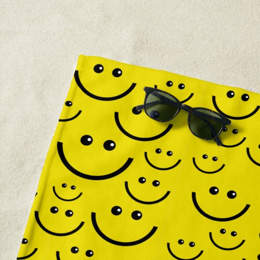 Happy Faces Yellow Beach Towel Strandlaken (In situ)