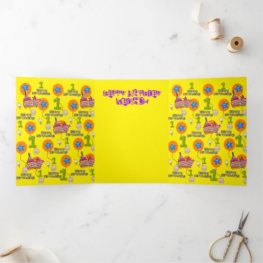 Happy First Birthday Kaart, #1 Verjaardagsgeel Drieluik Kaart (Binnen)