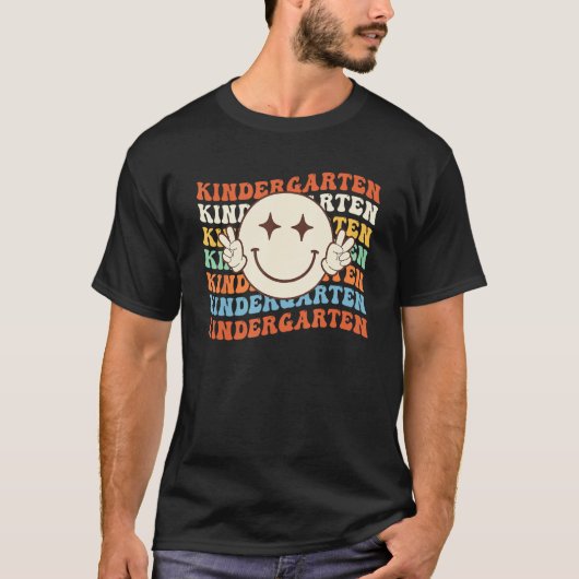 Happy First Day of Kindergarten Retro Groovy Kinde T-shirt (Voorkant)