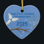 Happy First Hanukkah Together Ornament Gift Custom<br><div class="desc">De vaders en Menorah maken van deze versiering een bijzonder cadeau voor een feestdag die je schat</div>