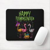Happy Flamingbetween Scary Flamingos Funny Hallowe Muismat (Met muis)