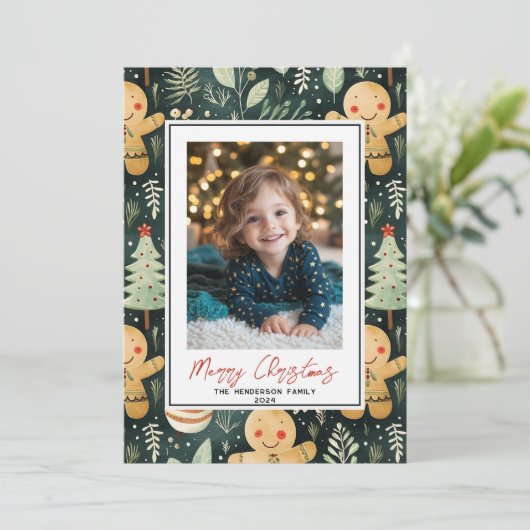 Happy Gingerbread Man aangepaste kerstfoto naam Feestdagenkaart (Staand voorkant)