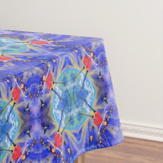 Happy Girl met vogels - Joy - Fun Tafelkleed (Voorbeeld)