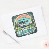 Happy Glamper Square Sticker – Leuke Glamping Vibe (Envelop)