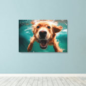 Happy Golden Retriever zwemmen onder water Canvas Afdruk (Insitu (Houten vloer))