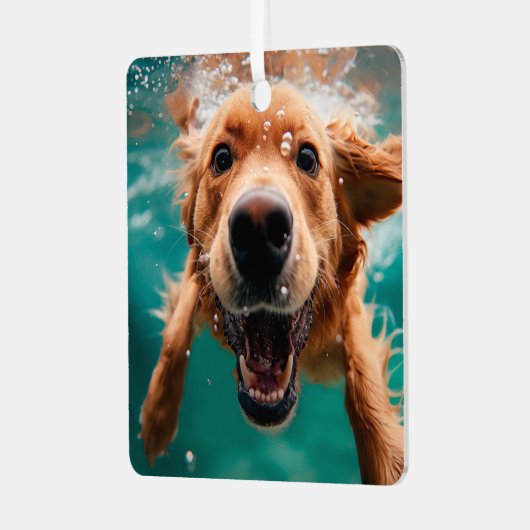 Happy Golden Retriever zwemmen onder water Metalen Ornament (Voorkant links)