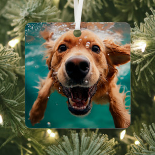 Happy Golden Retriever zwemmen onder water Metalen Ornament