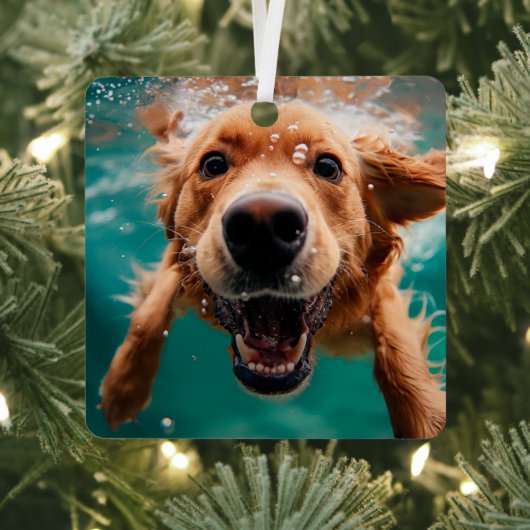 Happy Golden Retriever zwemmen onder water Metalen Ornament (Insitu)