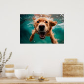 Happy Golden Retriever zwemmen onder water Poster (Keuken)