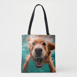 Happy Golden Retriever zwemmen onder water Tote Bag
