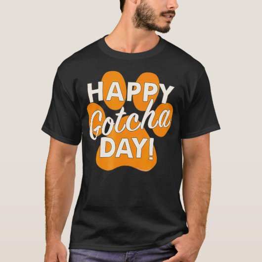 Happy Gotcha Day Oranje Dog Paw Print Animal T-shirt (Voorkant)